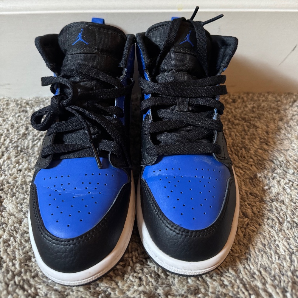 Kids Jordan 1s size 3Y